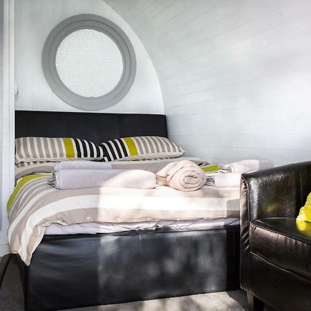 Buttles Glamping Pod Hotell Saundersfoot Exteriör bild